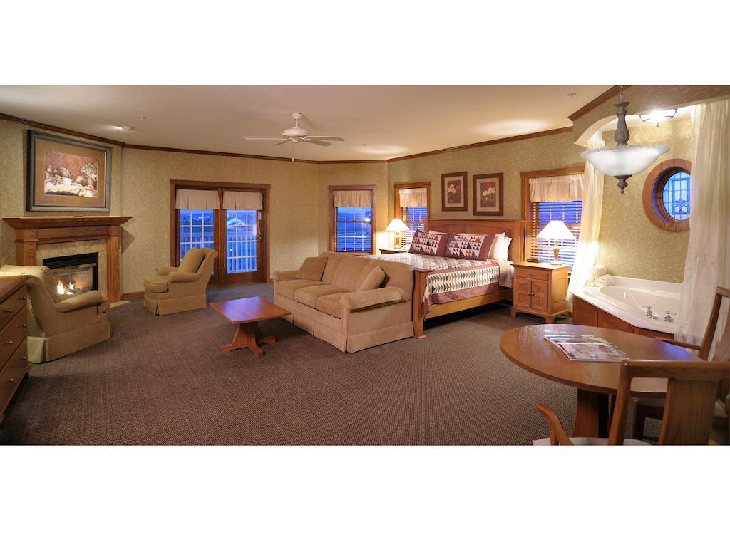 Carlisle Inn Sugarcreek Room photo