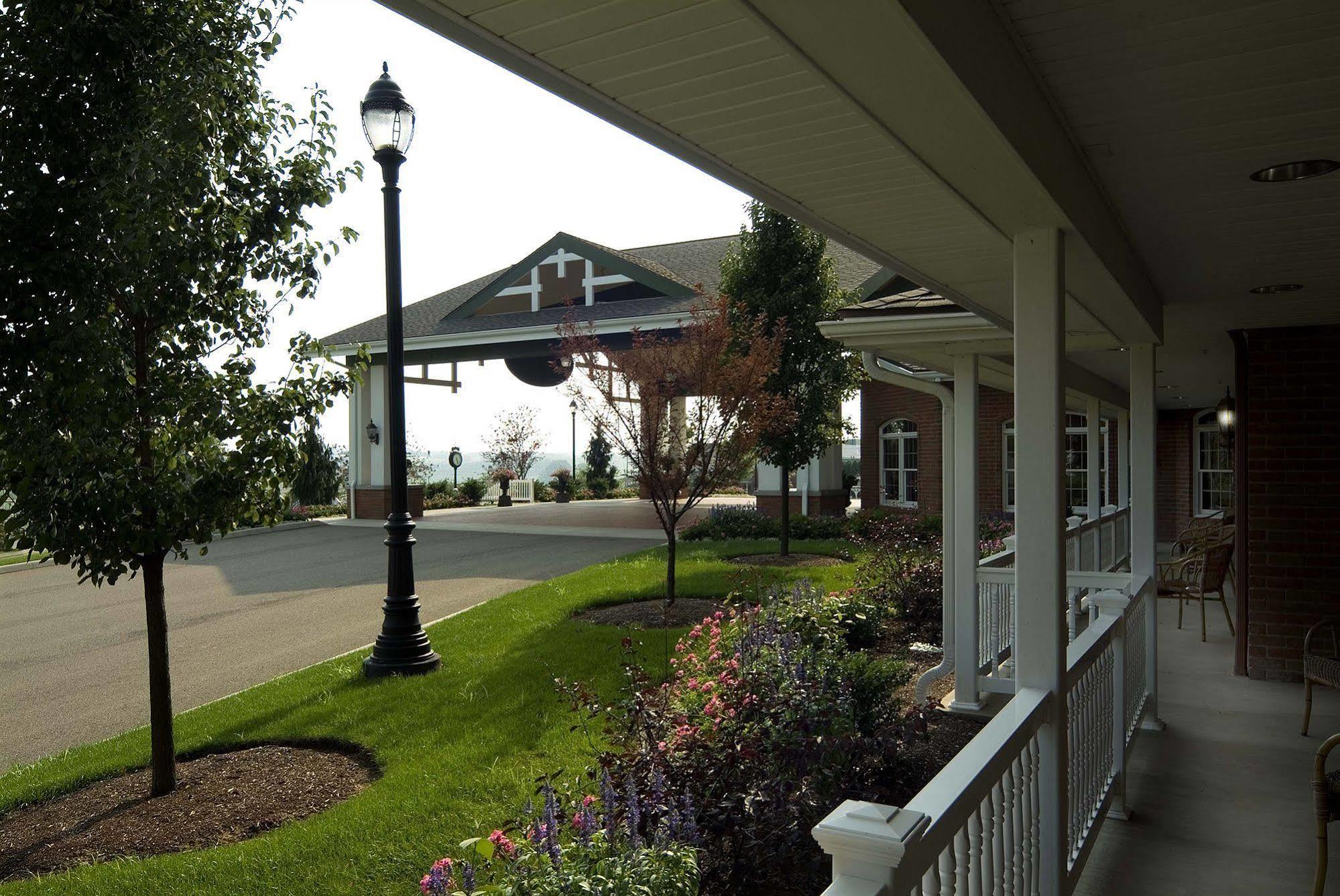 Carlisle Inn Sugarcreek Exterior photo