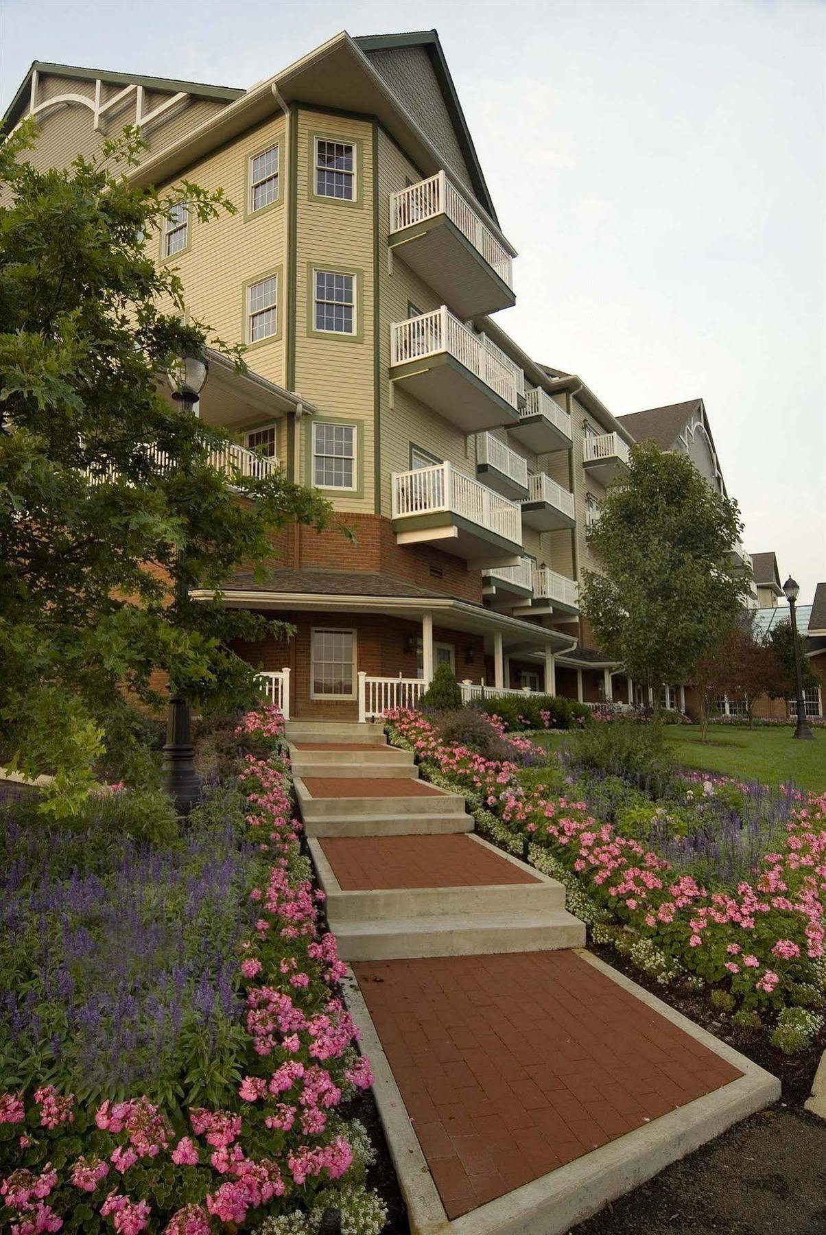 Carlisle Inn Sugarcreek Exterior photo